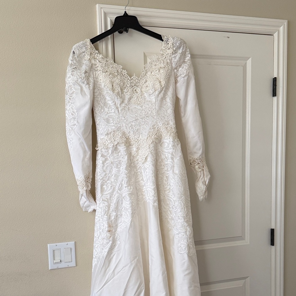 Chic Ivory Lace Gown